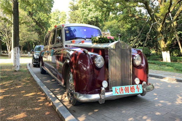 劳斯莱斯银云+奥迪A6L车队