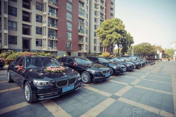 奥迪A8+5 辆奥迪A6L车队