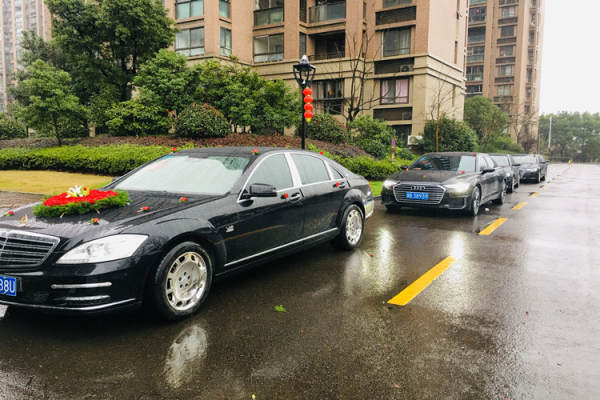 奔驰S级+奥迪A6L车队