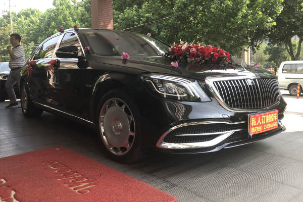 奔驰S级迈巴赫+奔驰E级车队