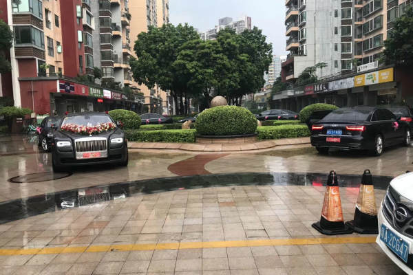 劳斯莱斯古思特车队