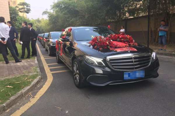 奔驰E级+5辆奥迪A6L车队