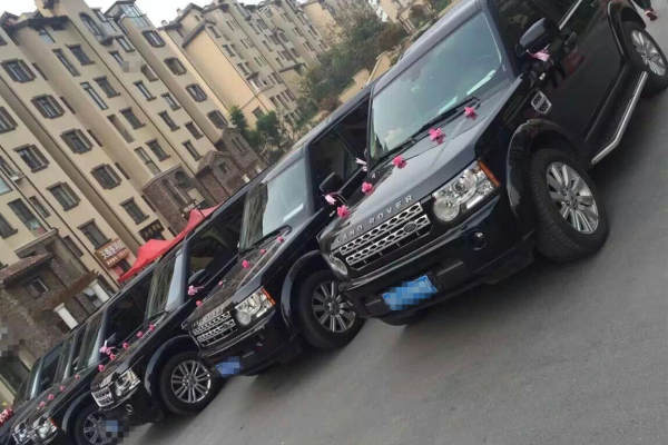 路虎揽胜+路虎发现,牧马人车队