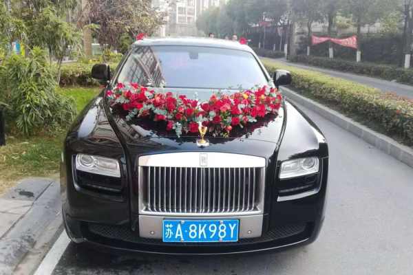 劳斯莱斯古思特+奔驰/宝马/奥迪（3选1）奔驰E300L/宝马5系/奥迪A6L（3选1）车队