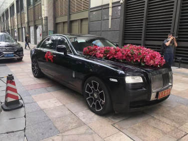 劳斯莱斯古思特+5辆奥迪A6L车队