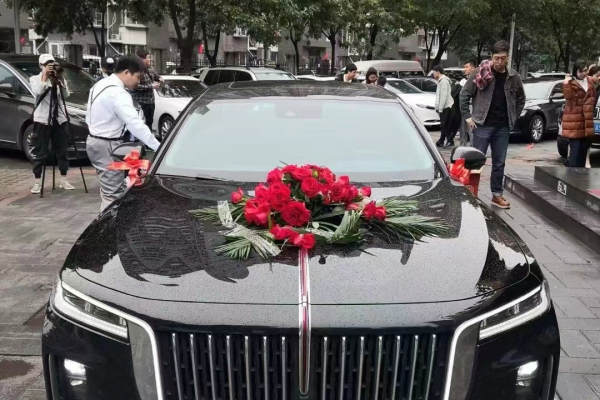 红旗H9+奥迪A6L车队