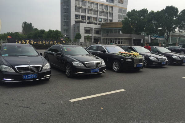 奔驰S级+5辆奥迪A6L车队
