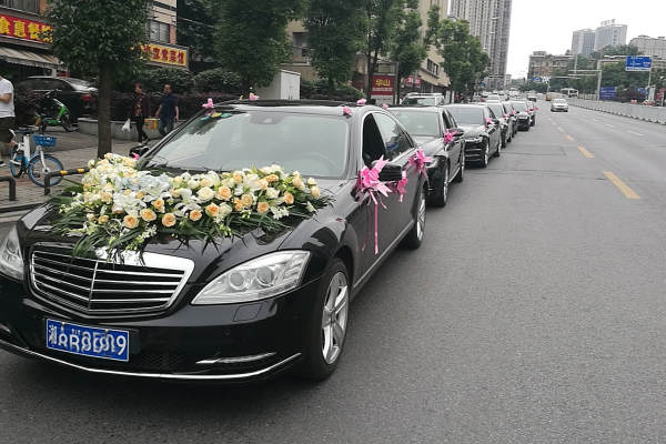 奔驰S级+5辆奥迪A6L车队