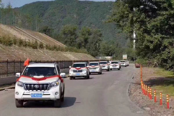 保时捷911+悍马H3车队
