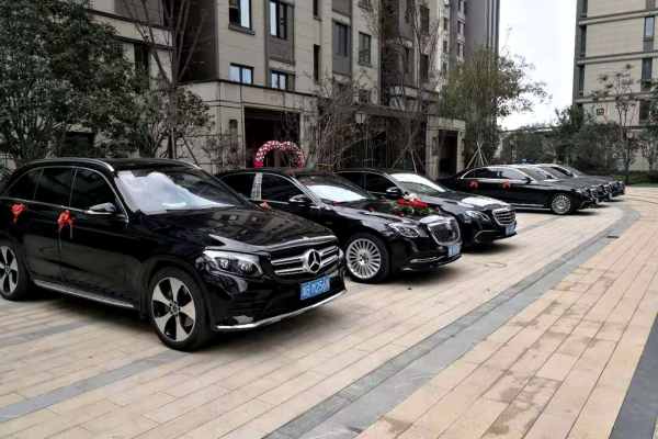 迈巴赫680+奔驰E300L车队