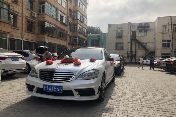 奔驰S级+5辆奥迪电话咨询车队