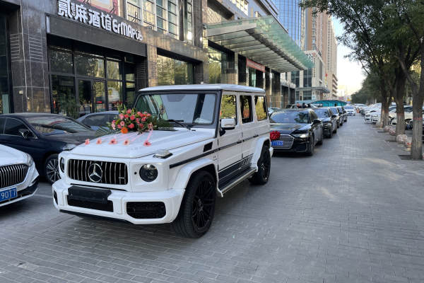奔驰大G+奥迪A6L车队