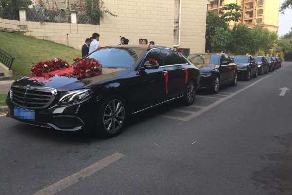 奔驰E级+5辆奥迪A6L车队