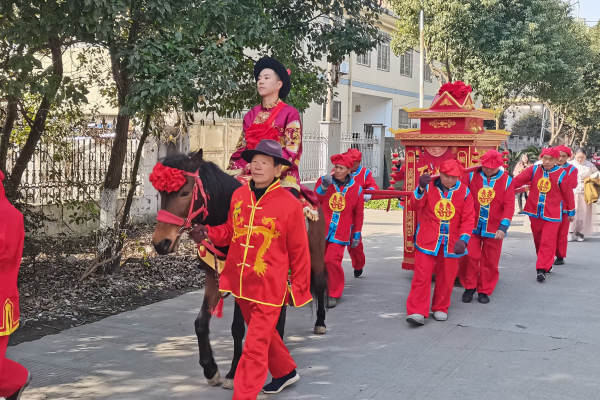 喜庆花轿+8名轿夫车队