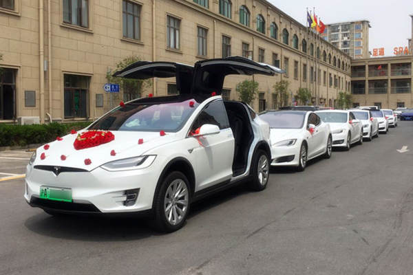 特斯拉MODELX+奥迪A6L车队