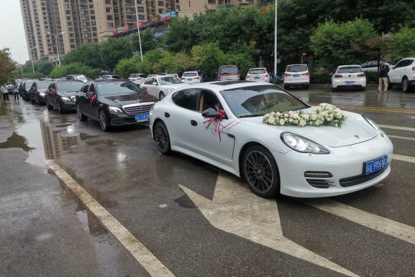 保时捷帕拉梅拉+奔驰E级车队