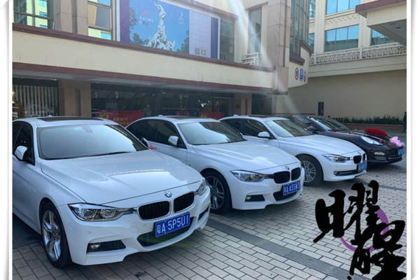 保时捷帕拉梅拉+3辆宝马3系车队