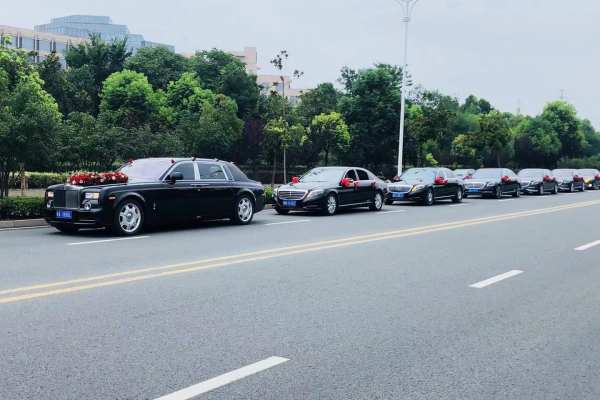劳斯莱斯幻影+奔驰S级车队