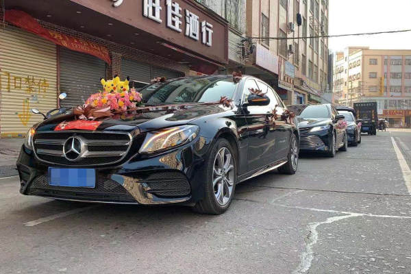 奔驰E级+丰田凯美瑞车队