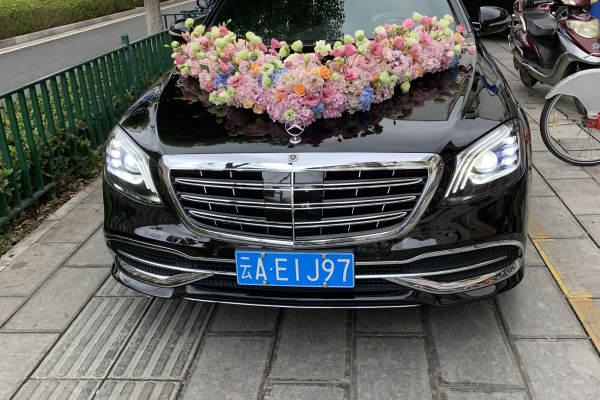 奔驰S级+5 辆奥迪A6L车队
