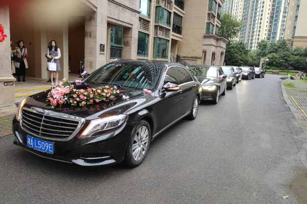 奔驰S400L+5辆奥迪A6L车队