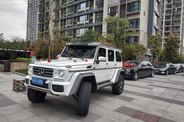 奔驰G500+奔驰S级车队