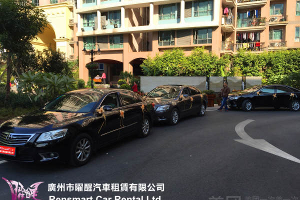 宝马3系+3辆凯美瑞行政版车队