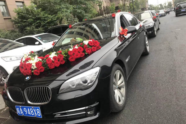 宝马5系+5辆奥迪A6L车队