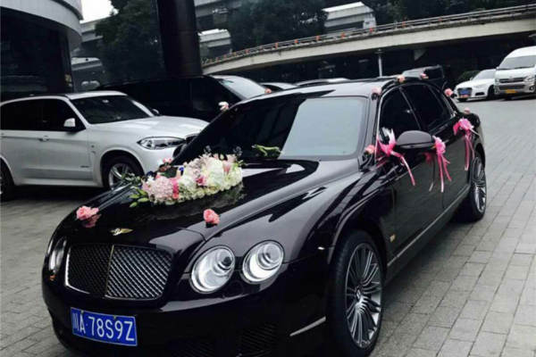 宾利+5辆奥迪A6L车队