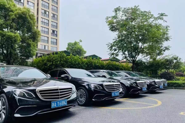 奔驰E级+奔驰E级车队