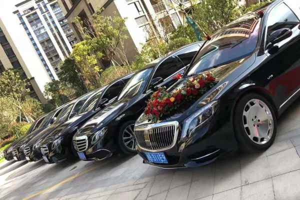 迈巴赫680+奔驰E300L车队