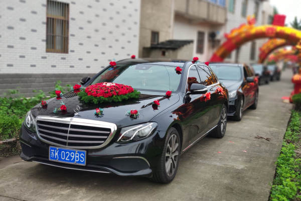 奔驰E级+奔驰E级车队