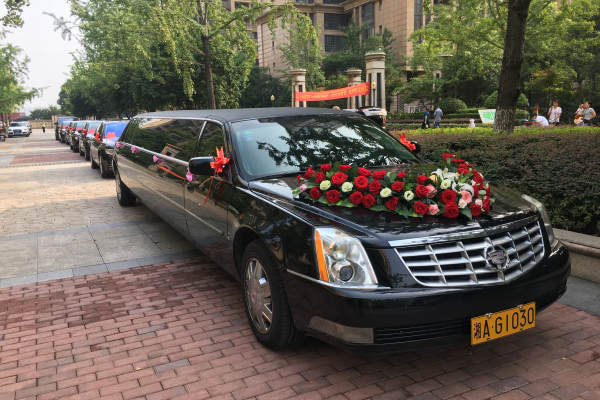 加长凯迪拉克+奥迪A6L车队