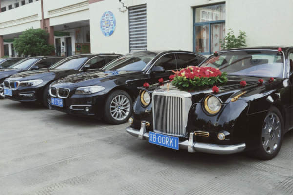 劳斯莱斯复古老爷车+宝马5系车队