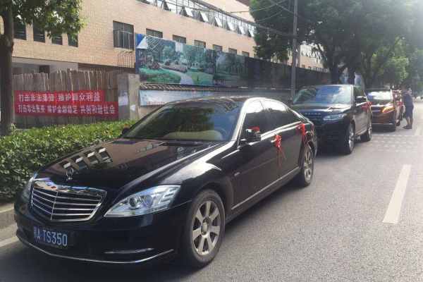 奔驰S级+5辆奔驰E级车队
