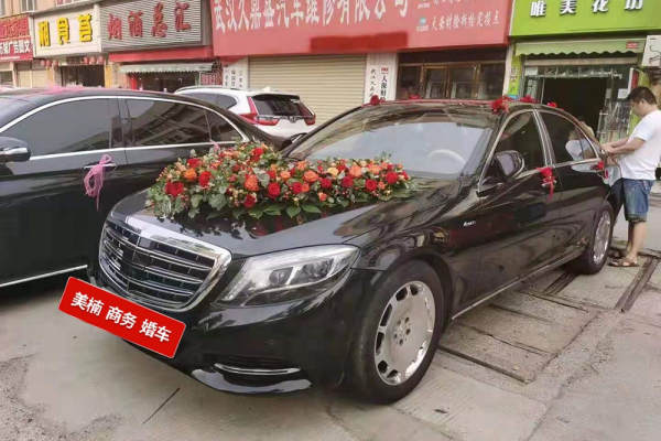 奔驰改款奔驰迈巴赫+奔驰S级车队