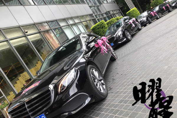 奔驰S级+3辆奔驰E级车队