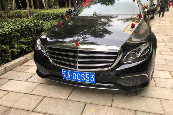 奔驰E级+5 辆奥迪A6L车队