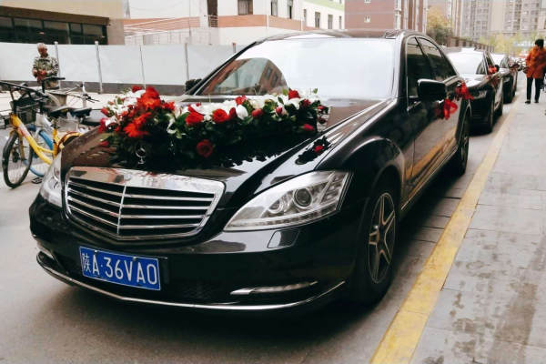 奔驰S级+奥迪A6L车队