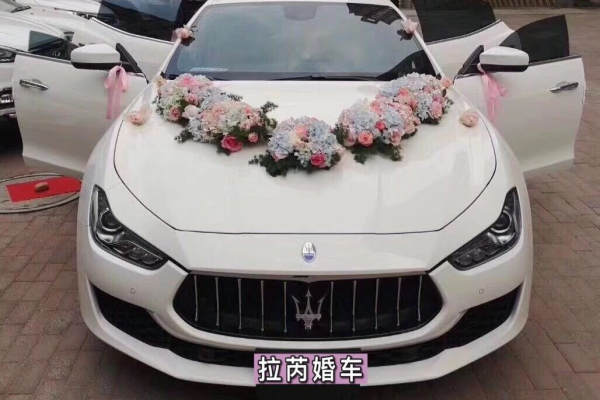 玛莎拉蒂头车+5辆英菲尼迪跟车车队