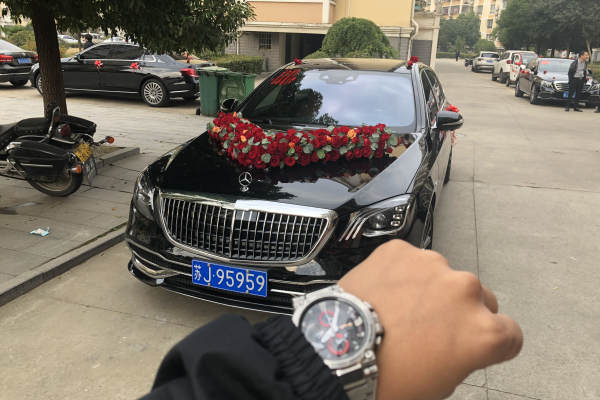 迈巴赫S450+奔驰E级车队