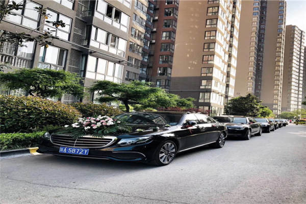 奔驰E级+奥迪A6L车队