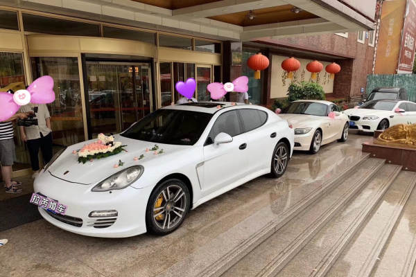 宾利头车+5辆保时捷帕拉梅拉车队