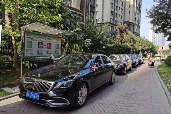 奔驰迈巴赫迈巴赫+奥迪A6L车队
