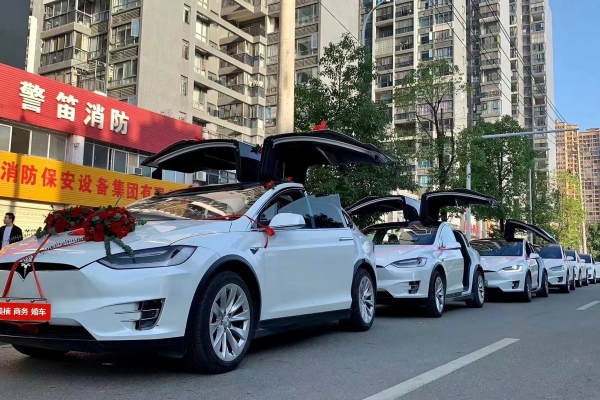 特斯拉MODELX+特斯拉Model-3车队