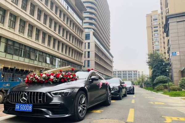 奔驰GT63S+宝马5系车队