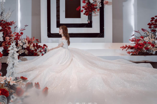 一抹耀眼的炙热与凌冽的水晶🔮————玫瑰红♥️撞上白色🤍一个
