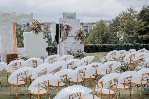 分享||wedding☁️户外简约白绿婚礼·小预算🌧️不怕小