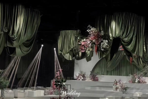 分享||wedding✅高级布幔秀场风婚礼，简约不失单调