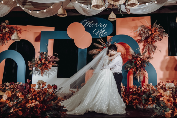 墨绿配橙色小众婚礼
